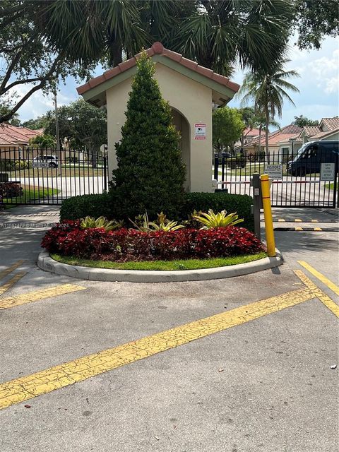 Single Family Residence in Lauderhill FL 6425 54th St St 30.jpg