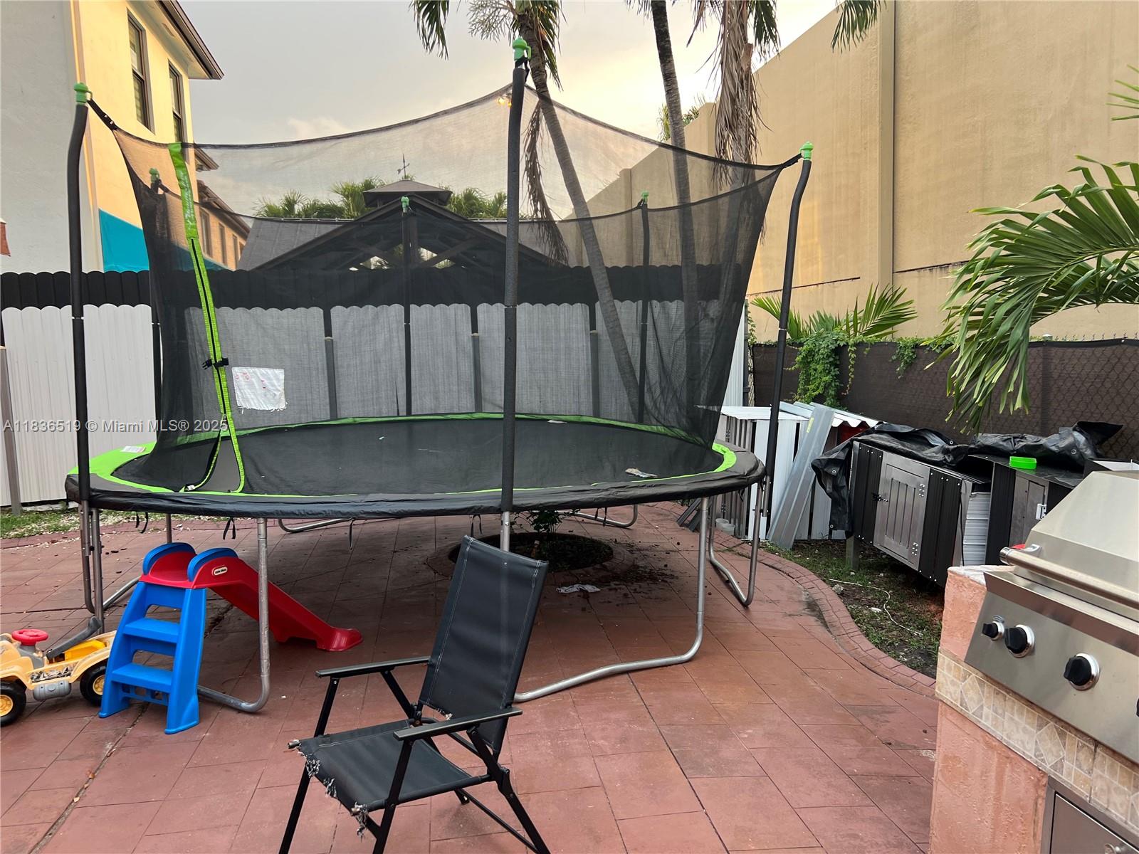 18122 NW 91st Ct, Hialeah, FL, 33018/$759,999 3 18122 NW 91st Ct