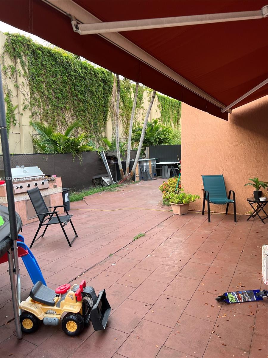 18122 NW 91st Ct, Hialeah, FL, 33018/$759,999 4 18122 NW 91st Ct