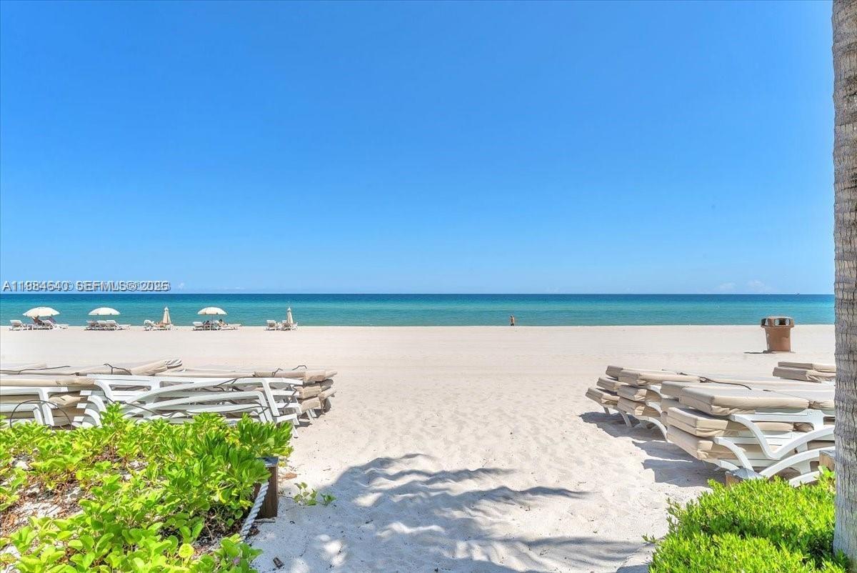 18975 Collins Ave Cabana 8