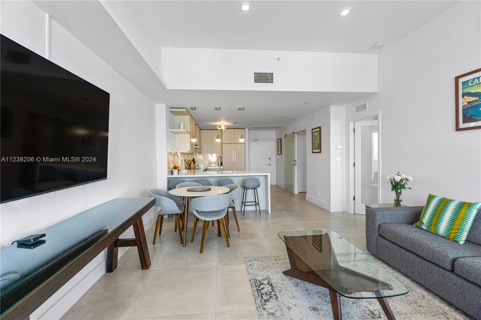 100 Lincoln Rd 1608