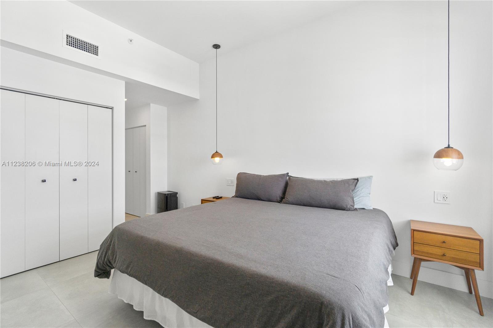 THE DECOPLAGE CONDO - Residential Lease