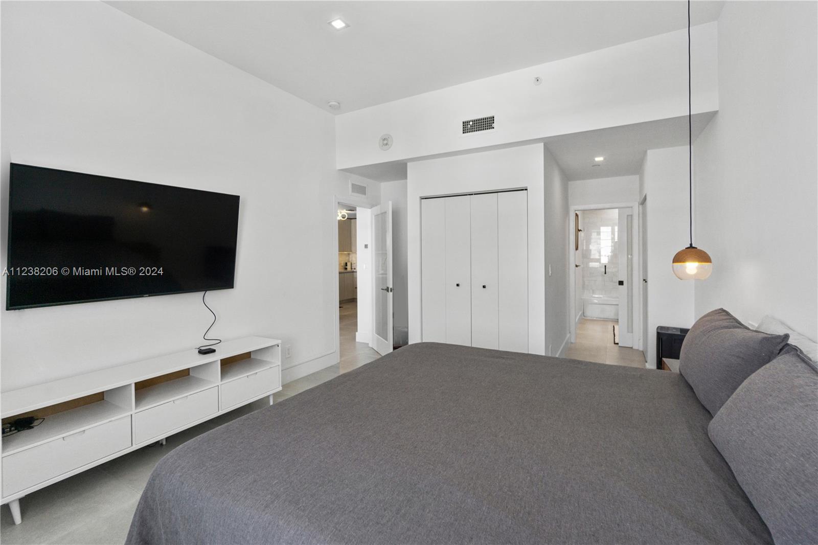 THE DECOPLAGE CONDO - Residential Lease