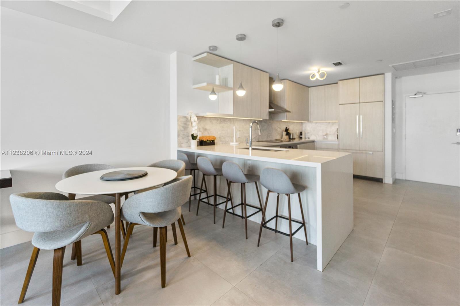 100 Lincoln Rd 1608