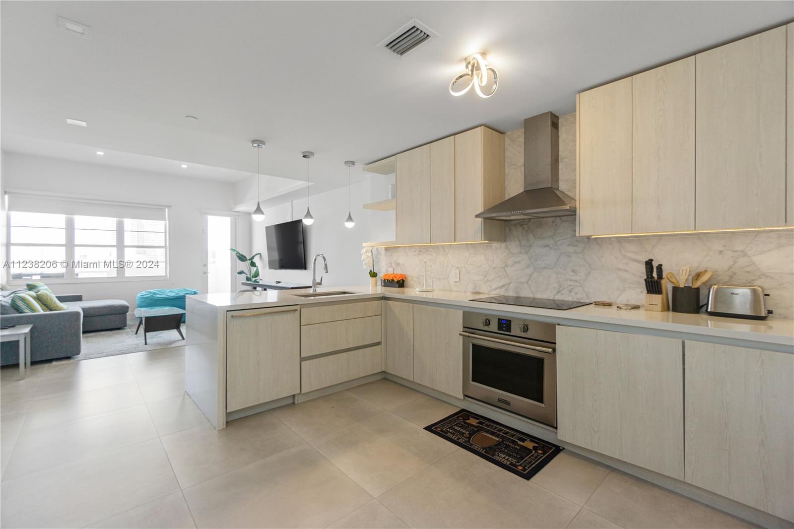 THE DECOPLAGE CONDO - Residential Lease