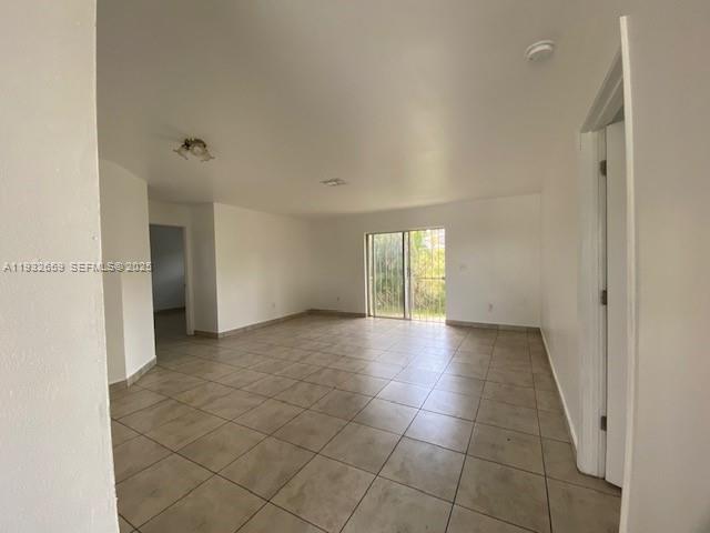 HOLLYWOOD LITTLE RANCHES - Residential Lease