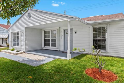Single Family Residence in Miramar FL 1701 83rd Ave Ave 2.jpg