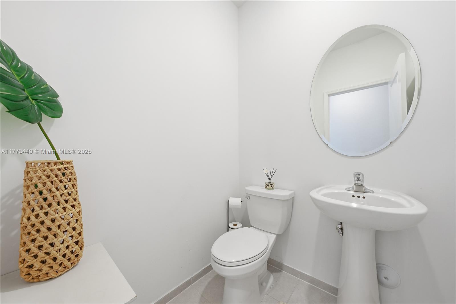 VALENCIA ACRES - Residential