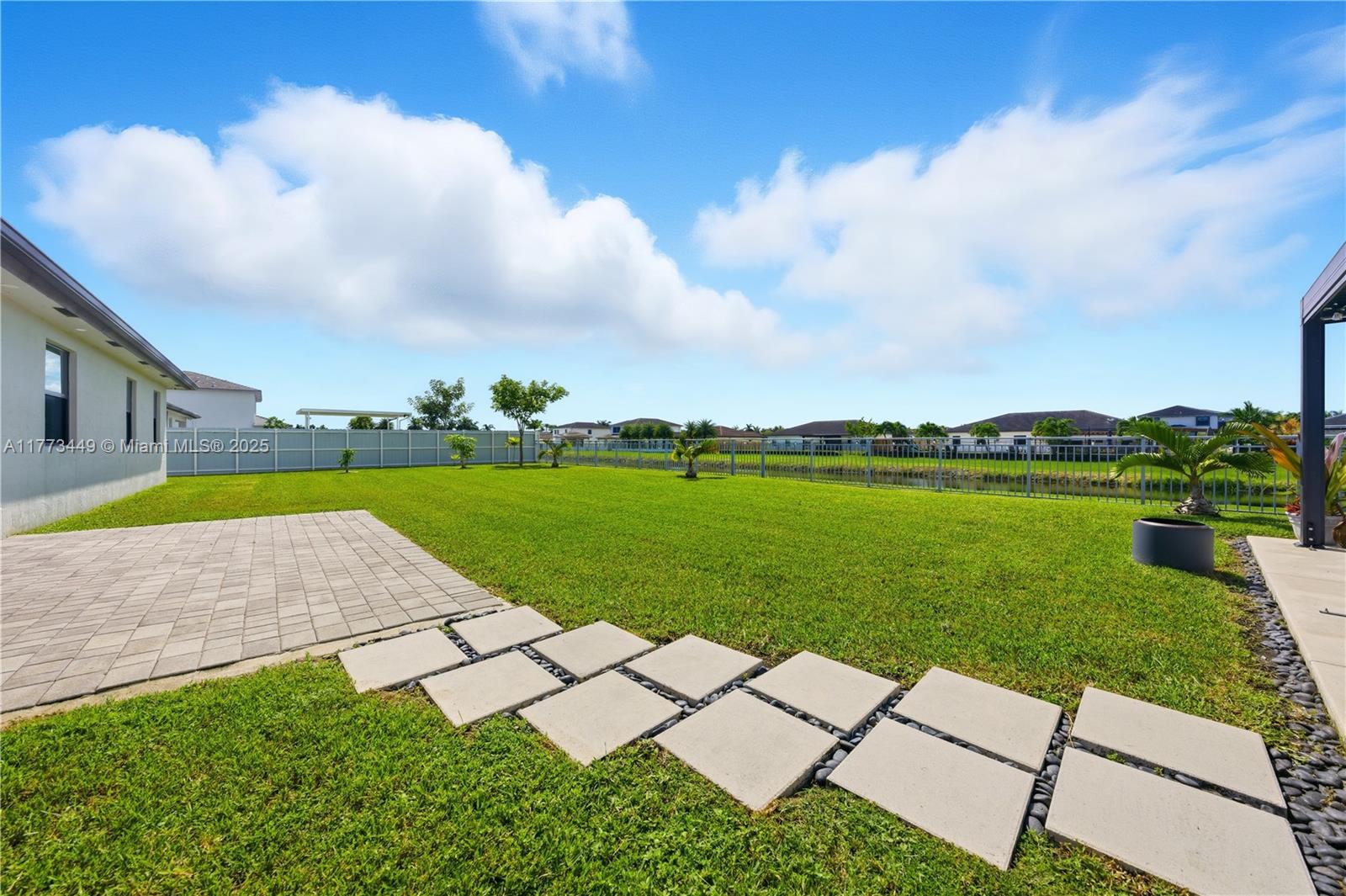 VALENCIA ACRES - Residential