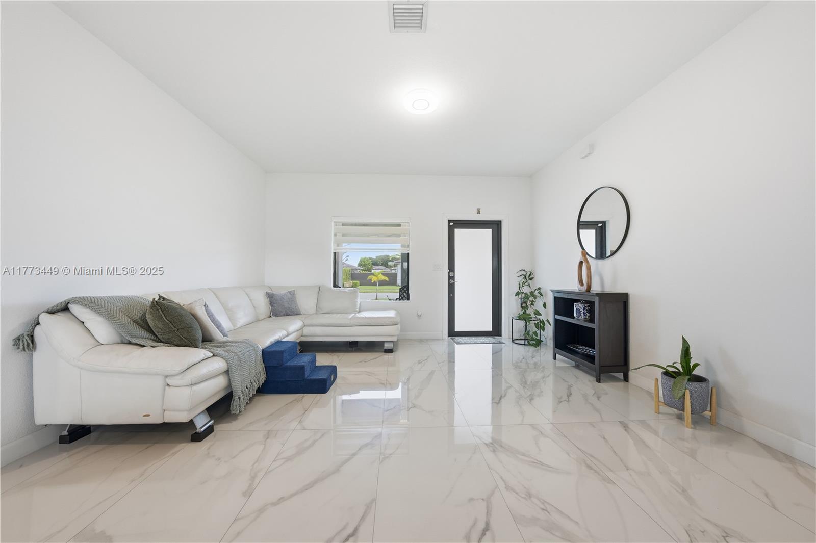 VALENCIA ACRES - Residential