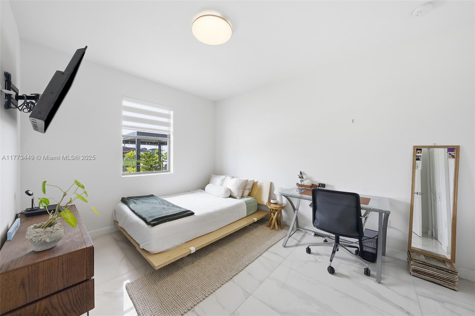 VALENCIA ACRES - Residential