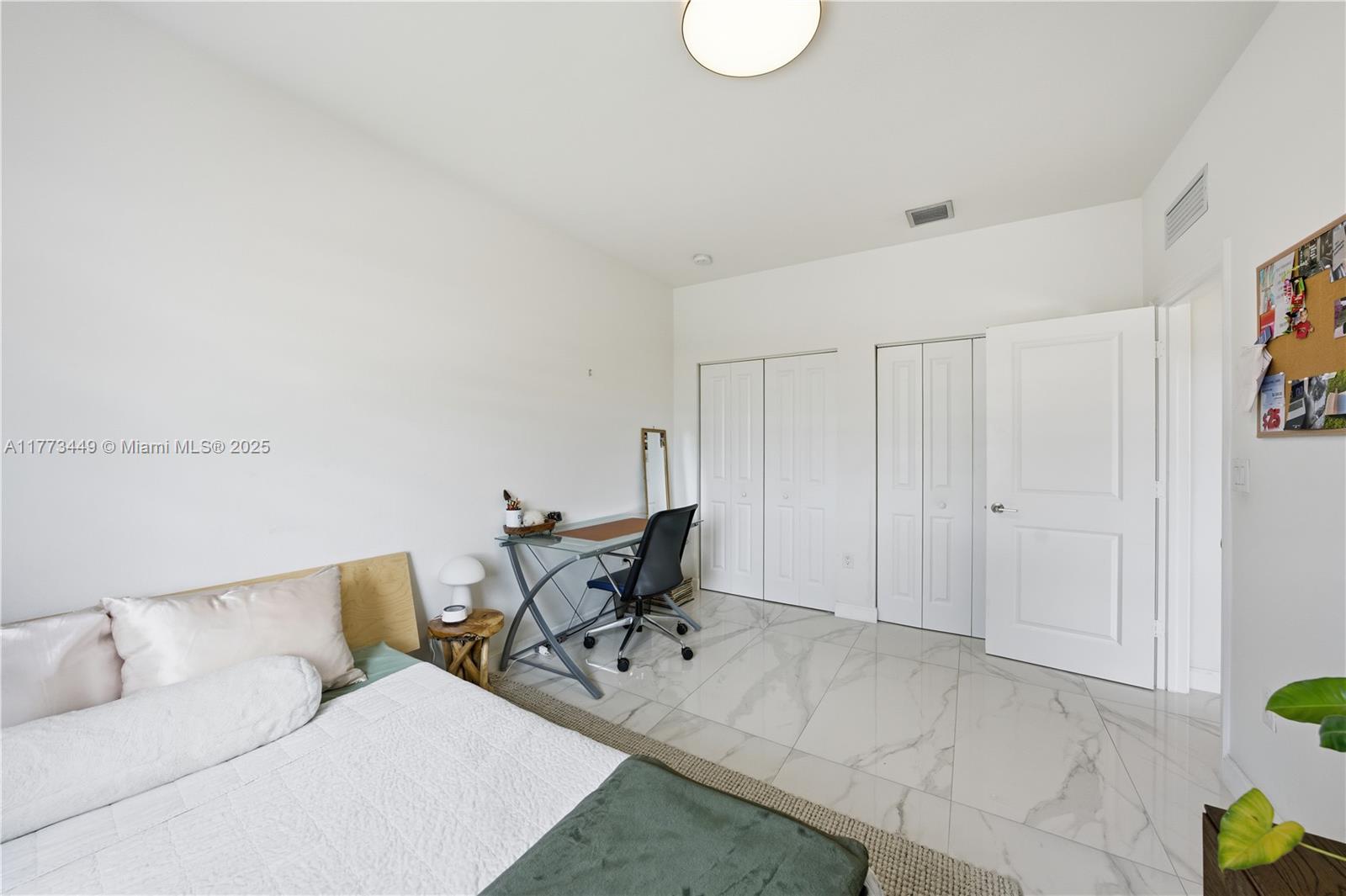 VALENCIA ACRES - Residential