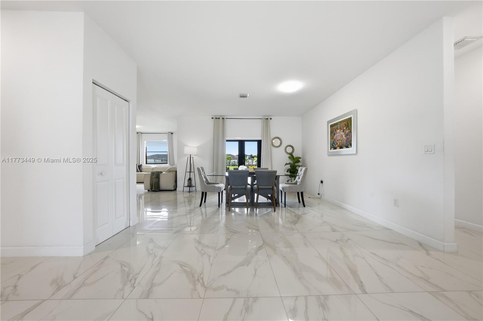 VALENCIA ACRES - Residential