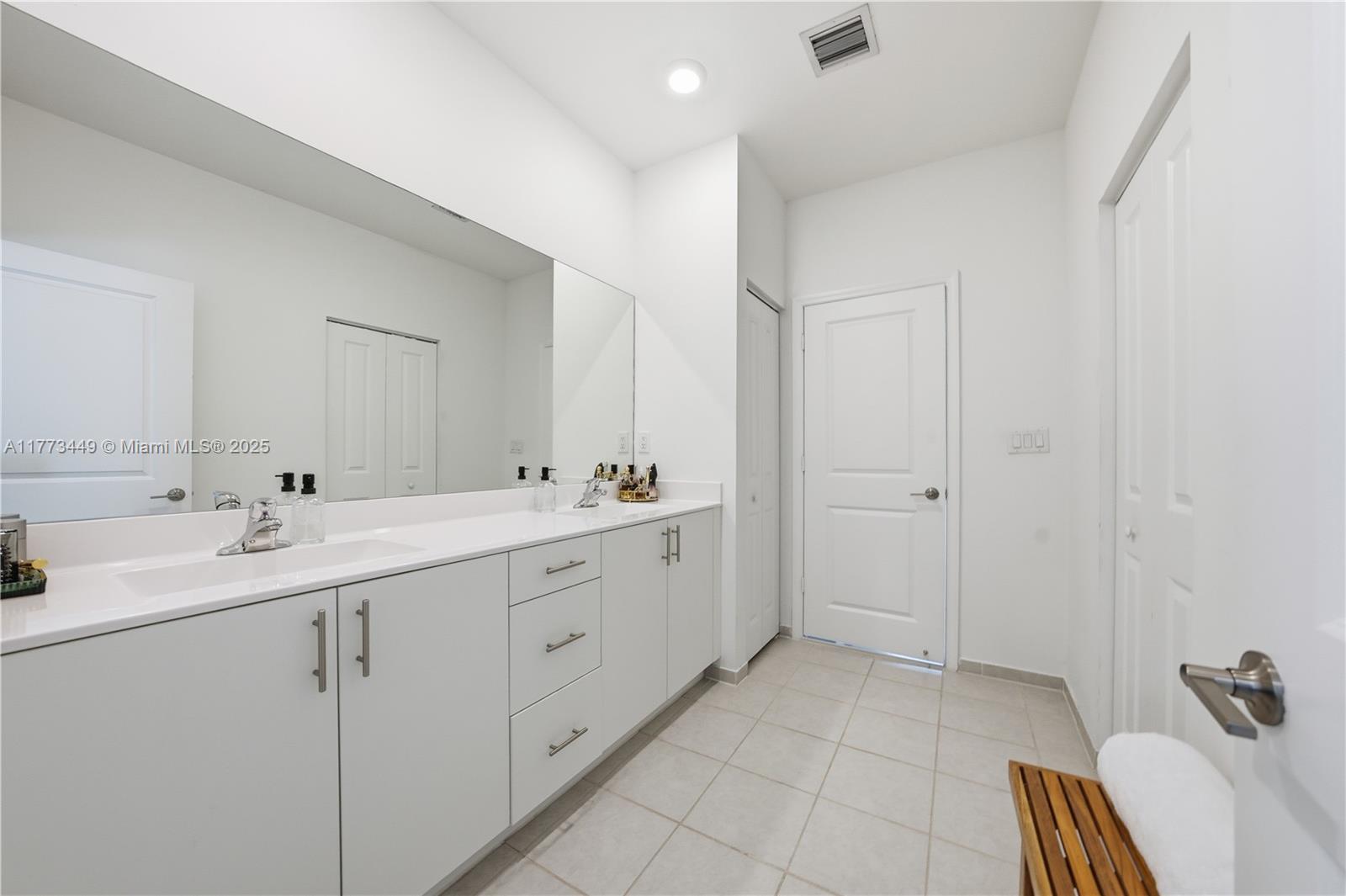 VALENCIA ACRES - Residential