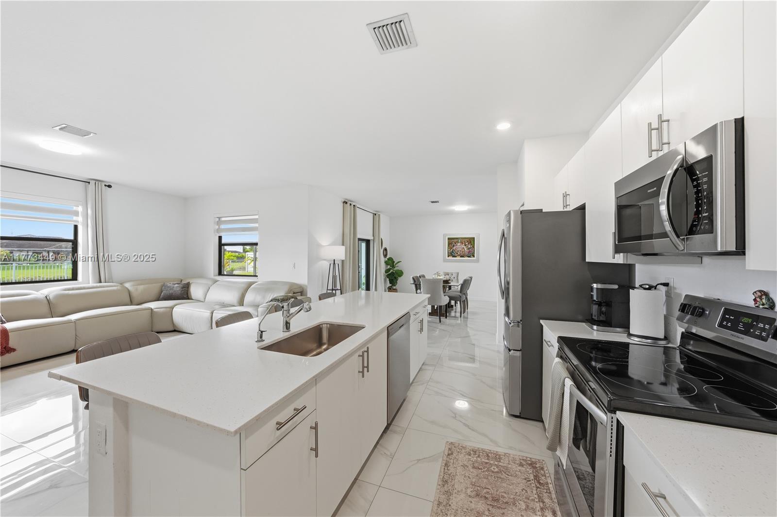 VALENCIA ACRES - Residential