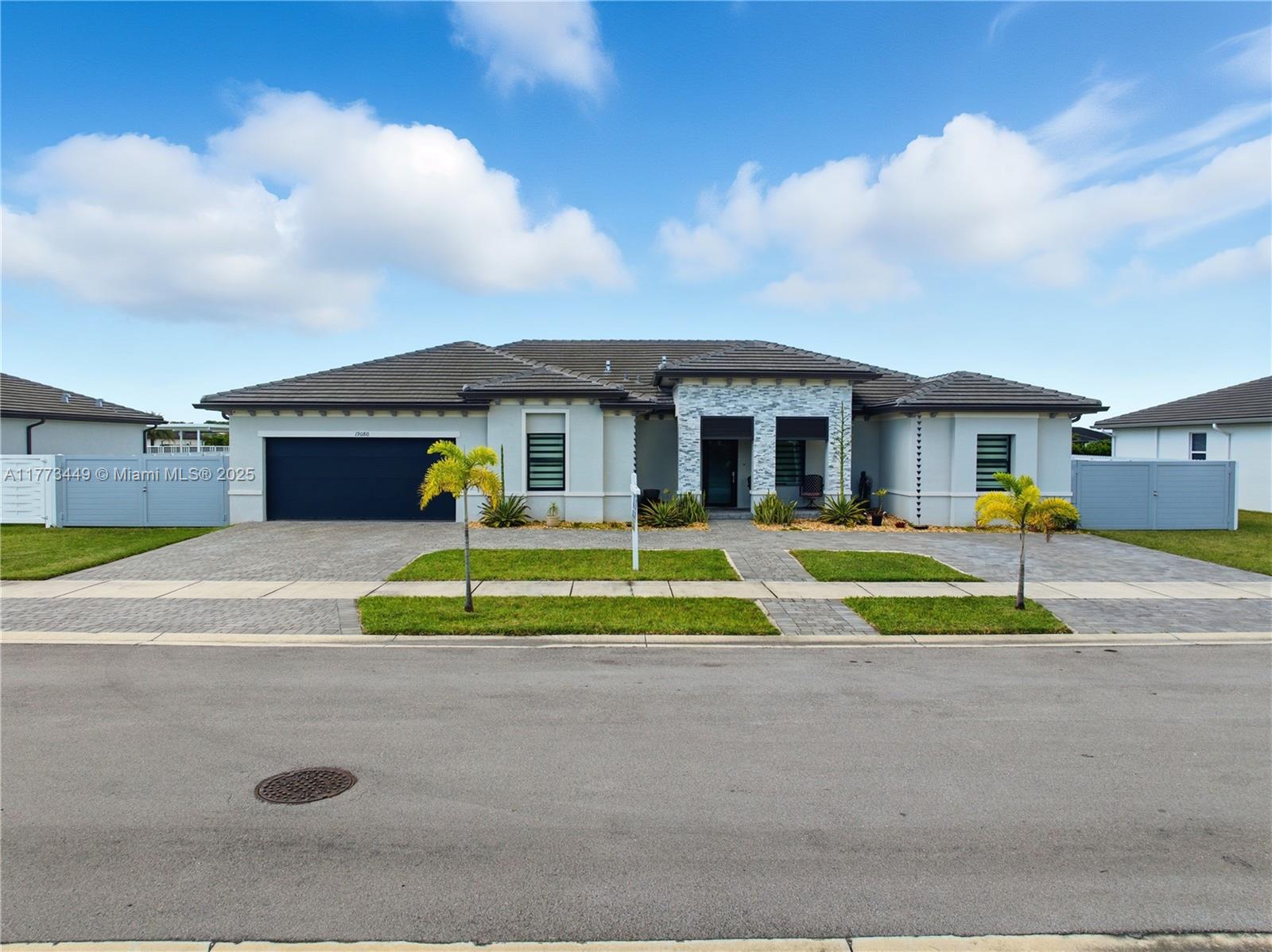 VALENCIA ACRES - Residential