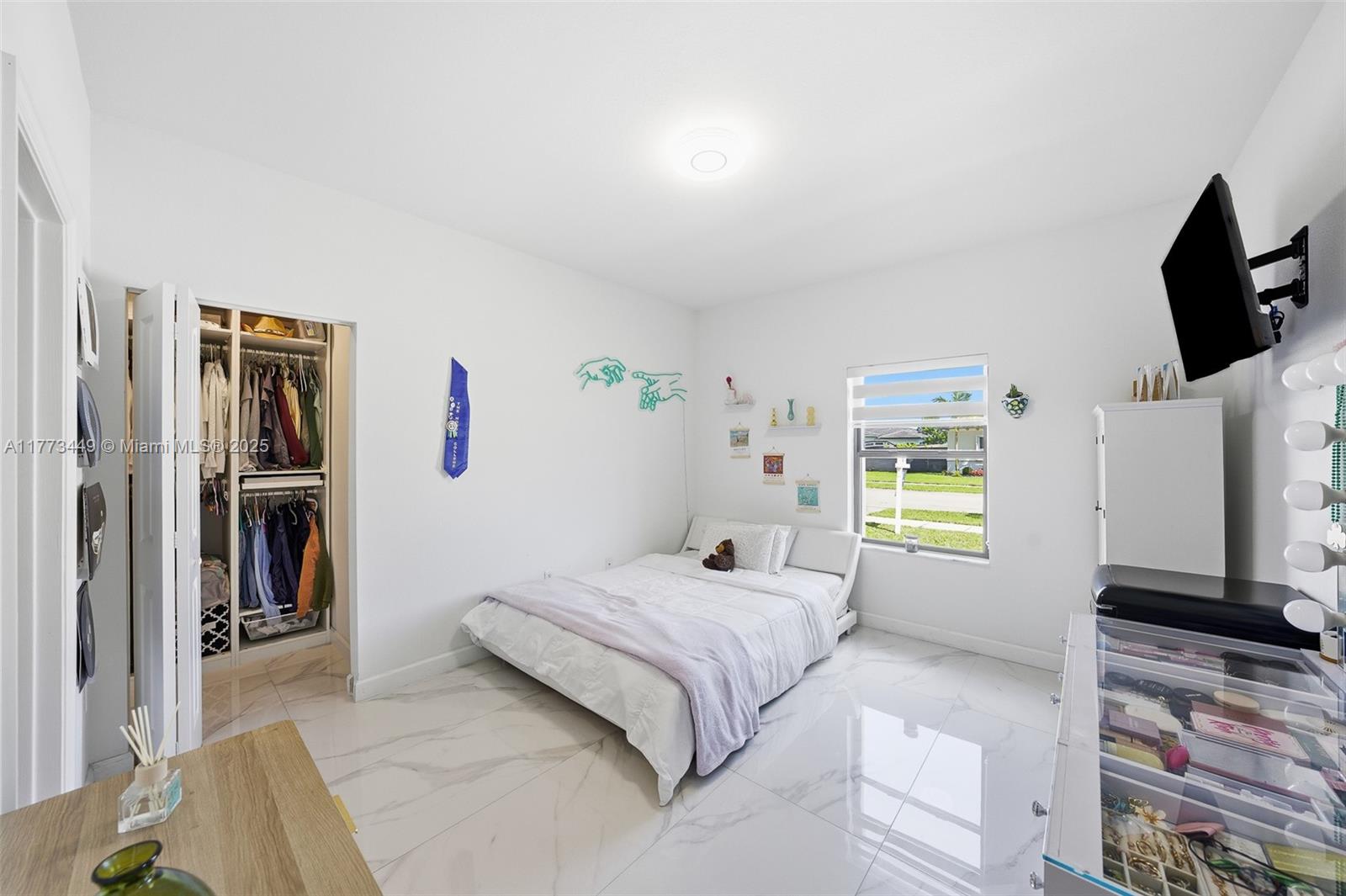 VALENCIA ACRES - Residential