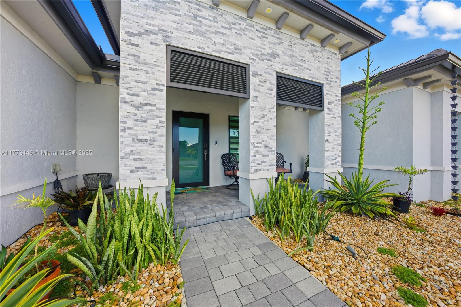 VALENCIA ACRES - Residential