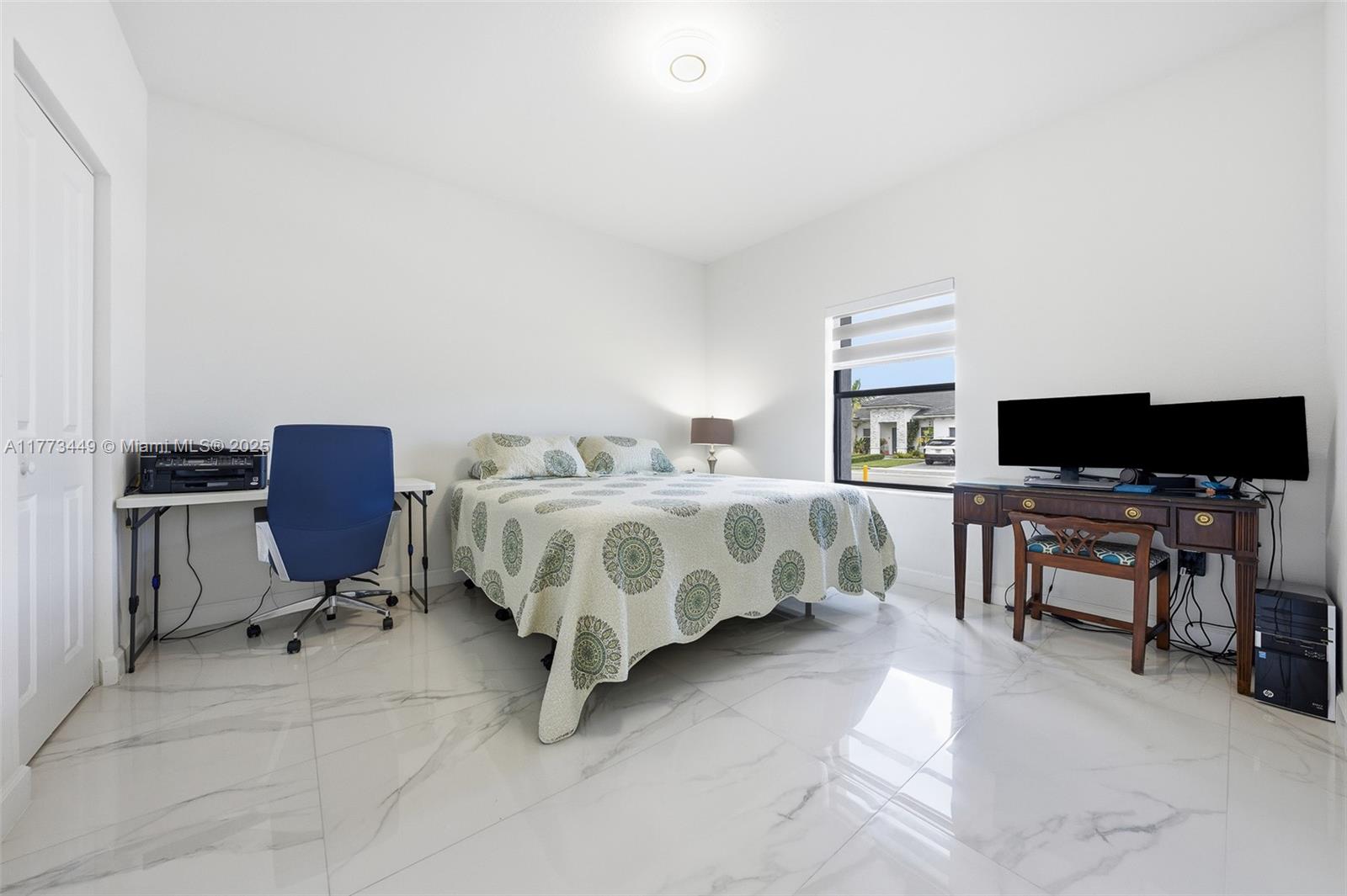 VALENCIA ACRES - Residential