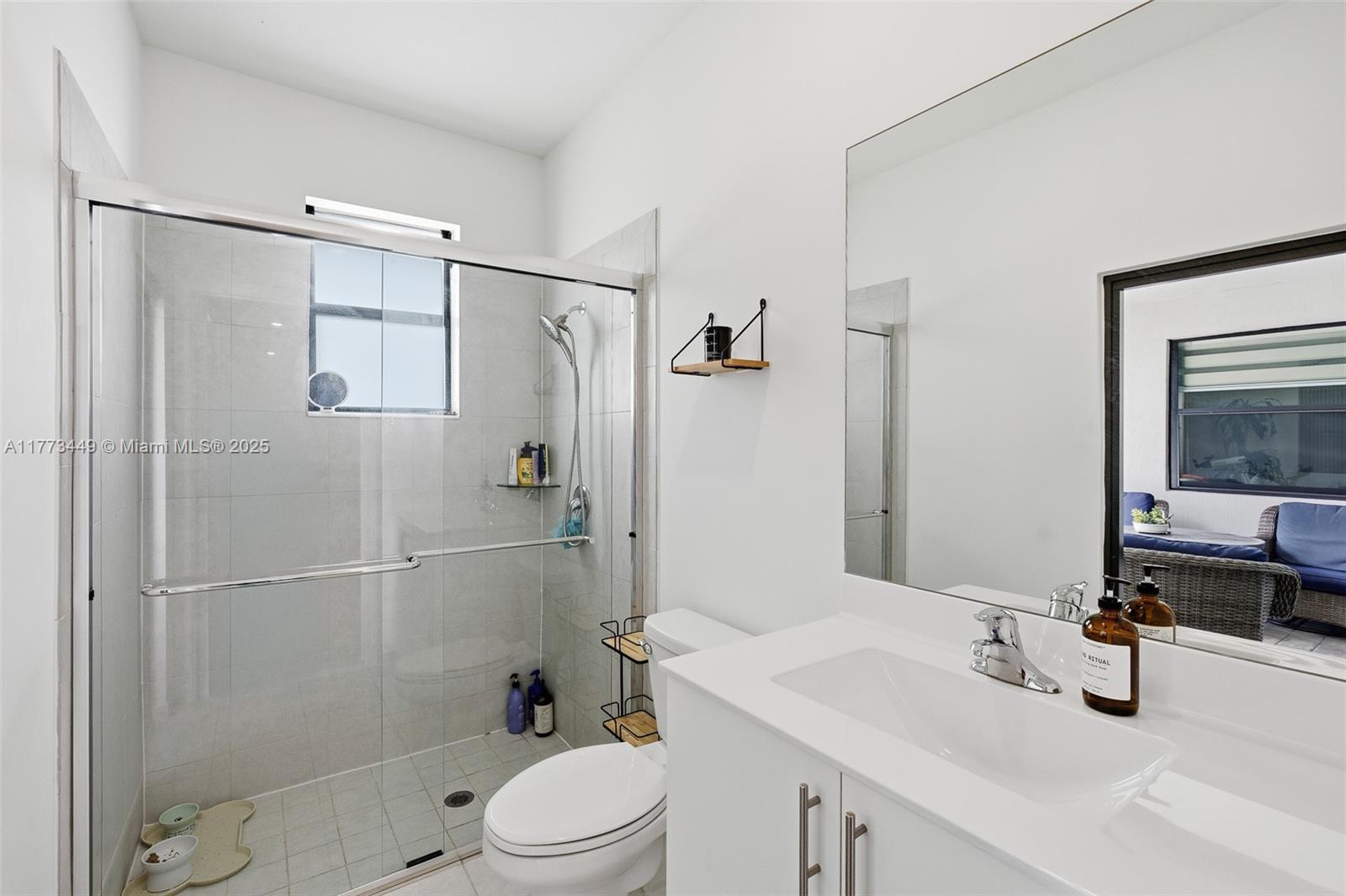 VALENCIA ACRES - Residential