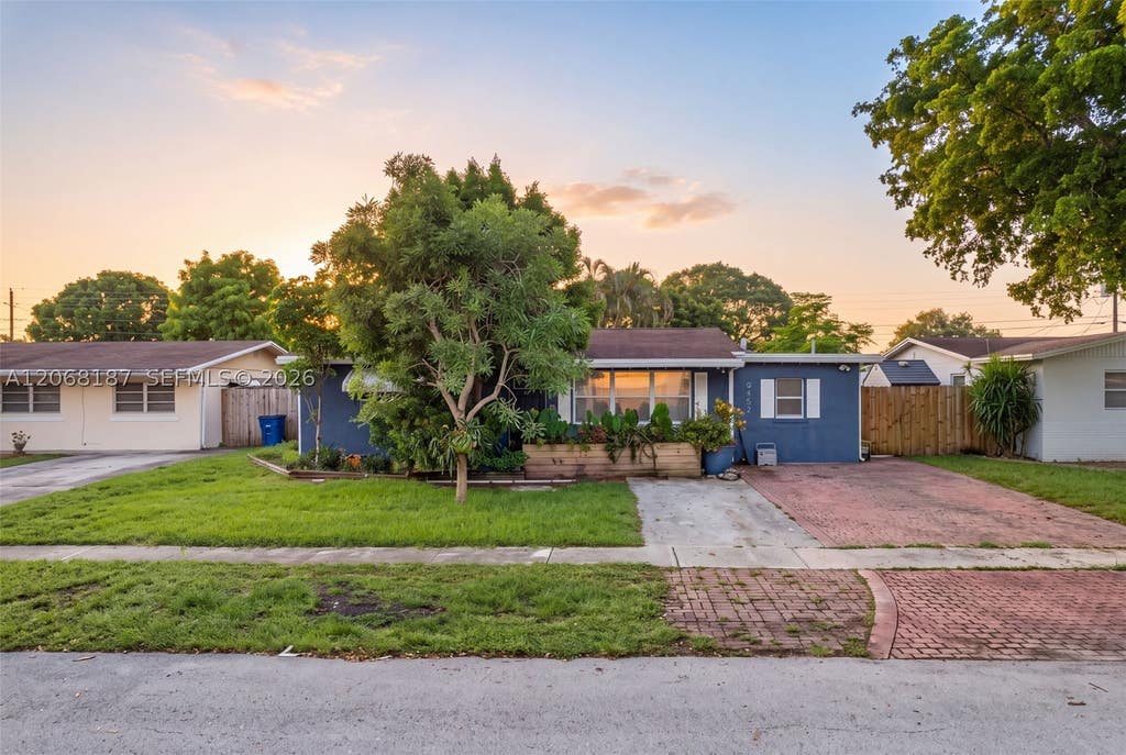 Photo of 9452 SW 52nd Ct, Cooper City, FL 33328 (MLS # A12068187)