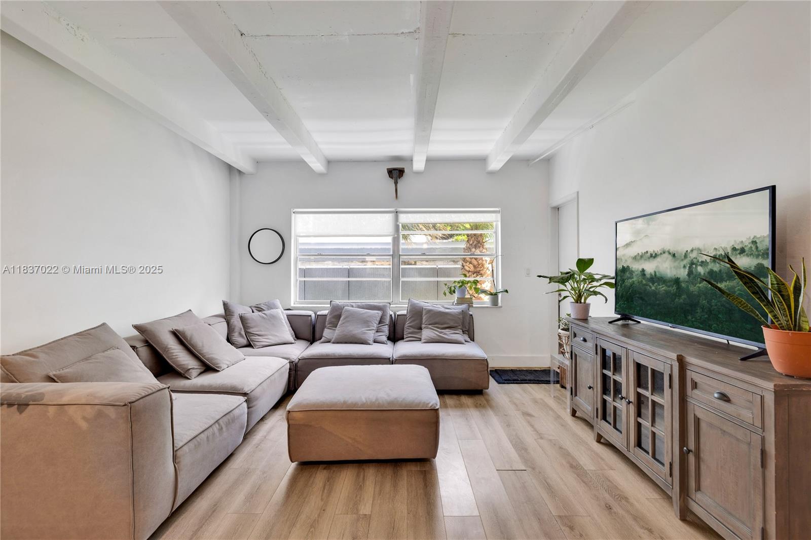 Fully furnished and updated, this one-bedroom condo boasts ocean views in the highly sought-after South of Fifth neighborhood. All utilities are included! This spacious condo features an open kitchen, large living room, a large walk-in closet, and a wide balcony. The well-sized bedroom and bathroom ensure comfortable living and the property's location is truly ideal, situated on the beach. You can easily stroll to the large oceanfront park on 3rd, bike down the 12-mile-long boardwalk to South Pointe Park or up to Bal Harbour, or walk to Miami’s renowned restaurants, cafes, and breakfast spots. Residents also enjoy a discounted rate at Esteban’s Beach Service. Neighborhood street parking is available, and laundry facilities are located on the same floor.