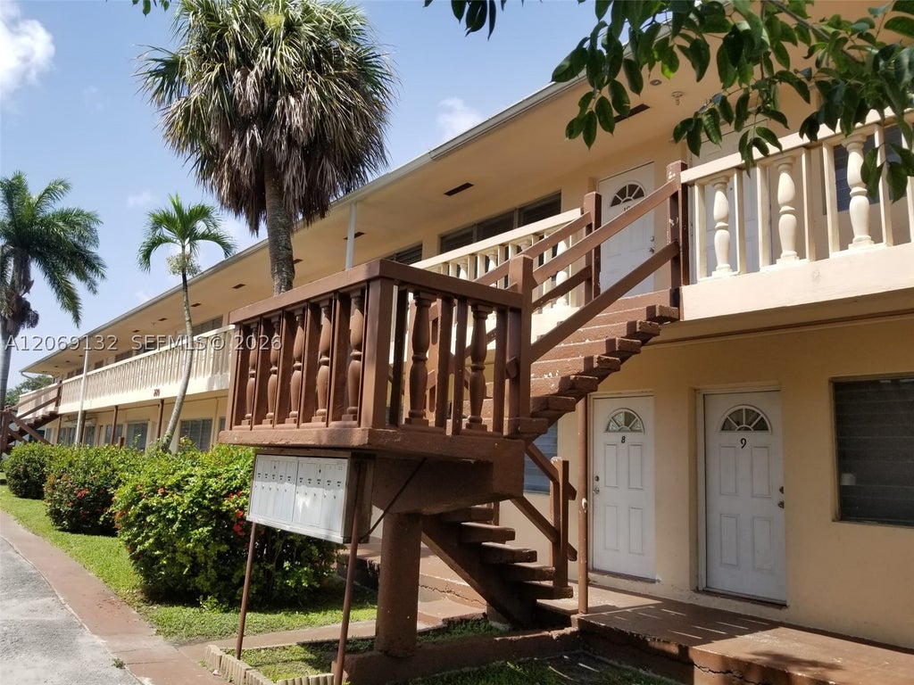 Photo of 280 SW 11th Ave #18, Hallandale Beach, FL 33009 (MLS # A12069132)