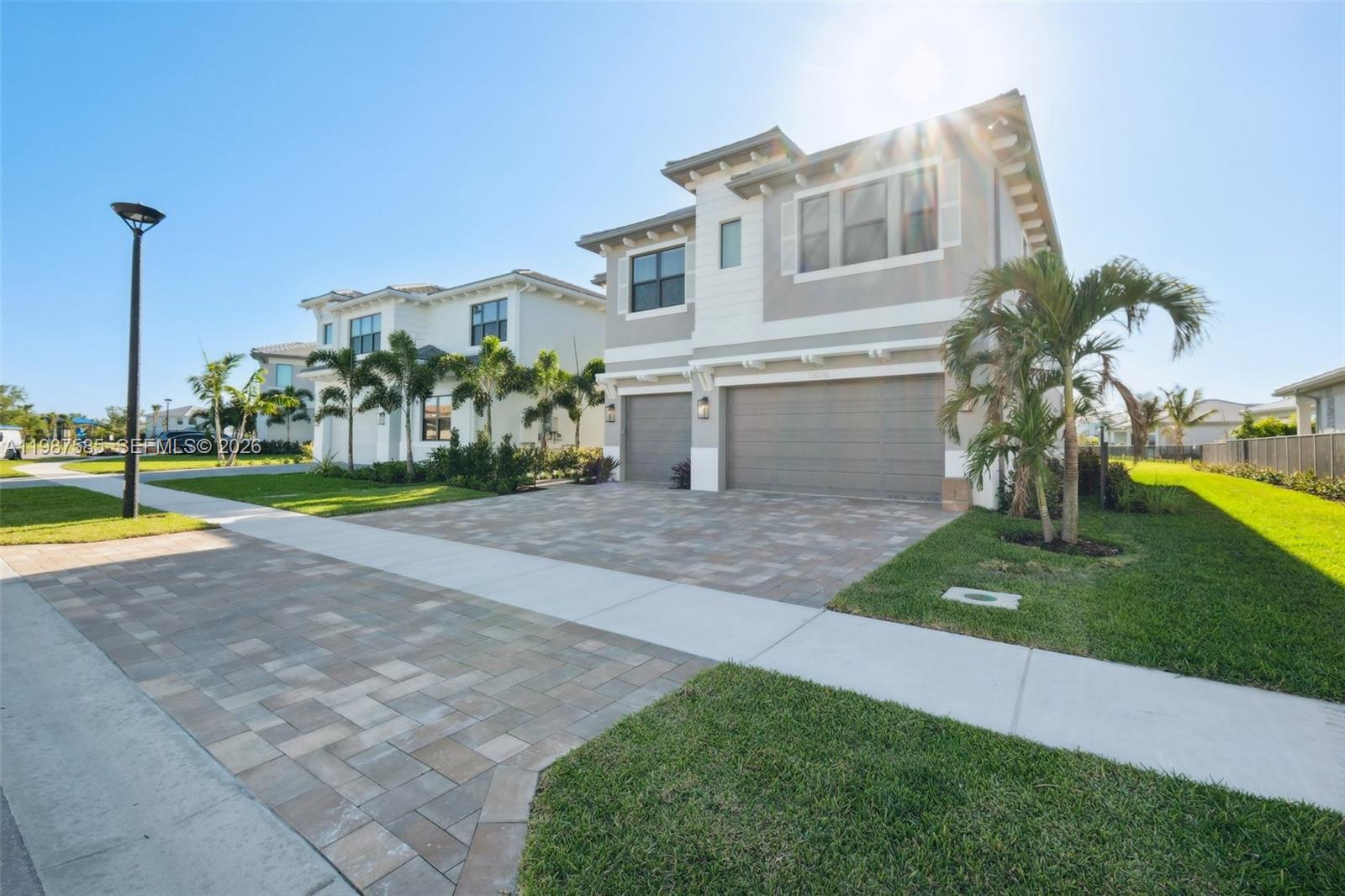 AVENIR POD - Residential Lease