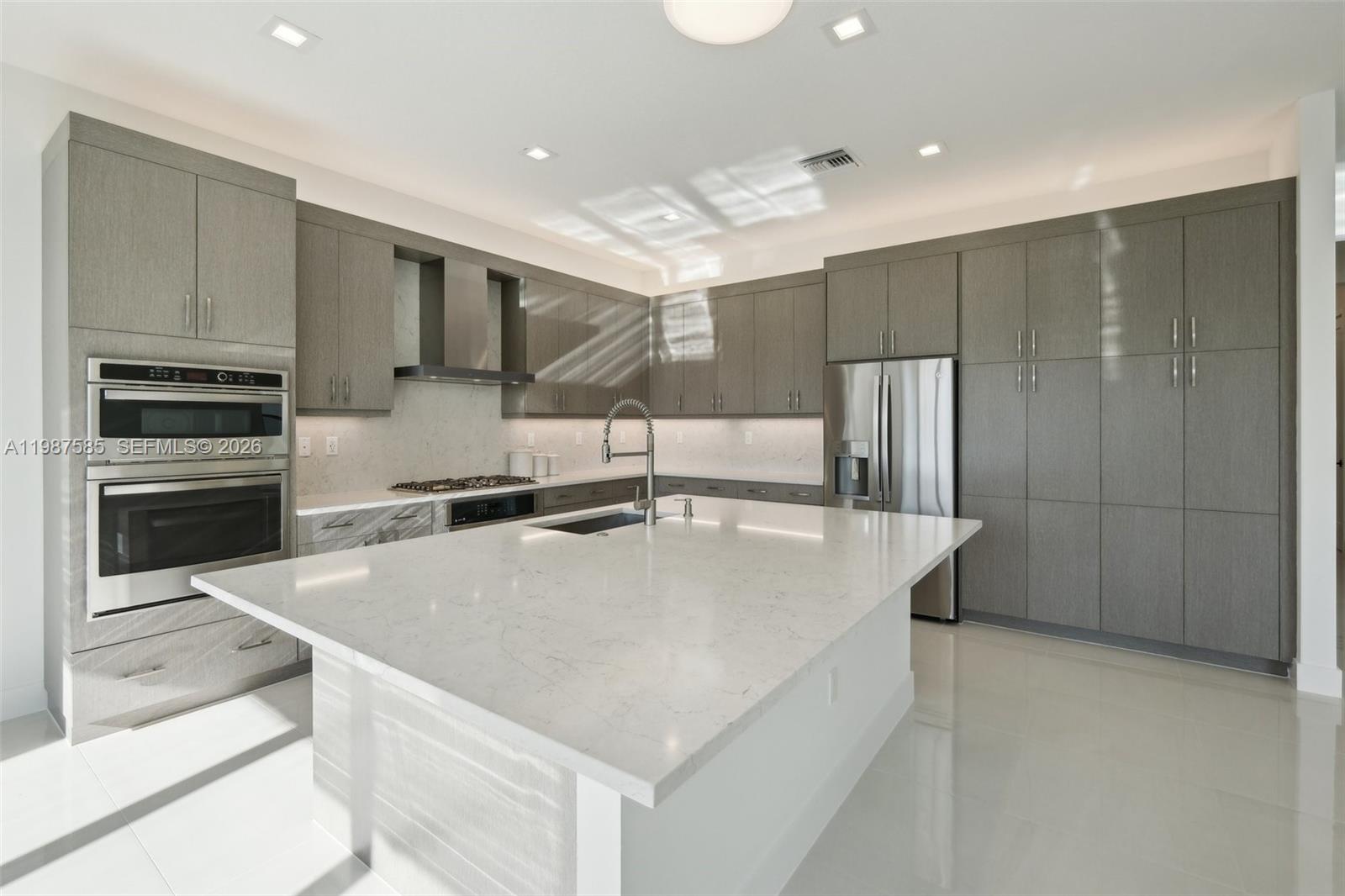 AVENIR POD - Residential Lease