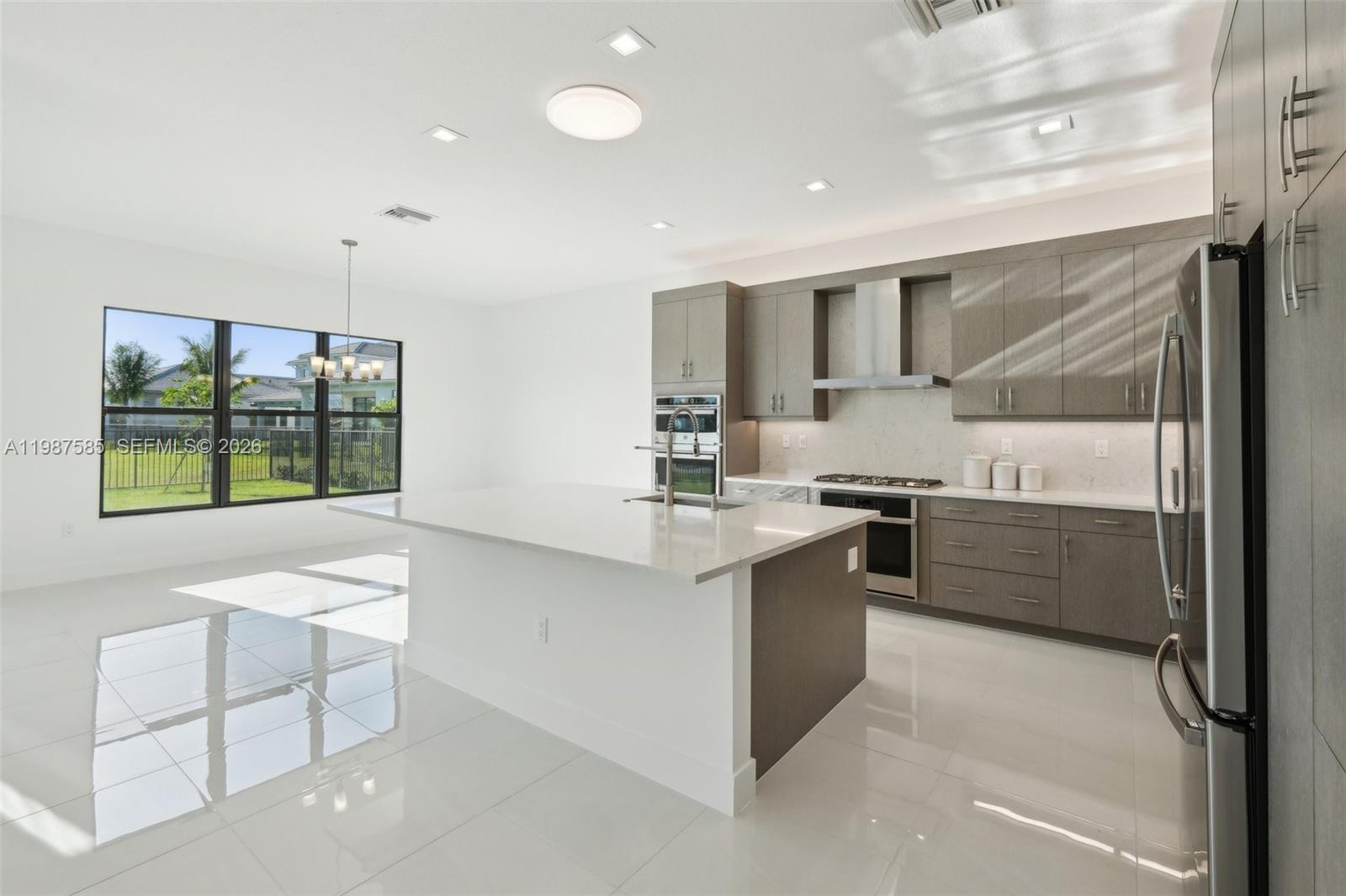 AVENIR POD - Residential Lease