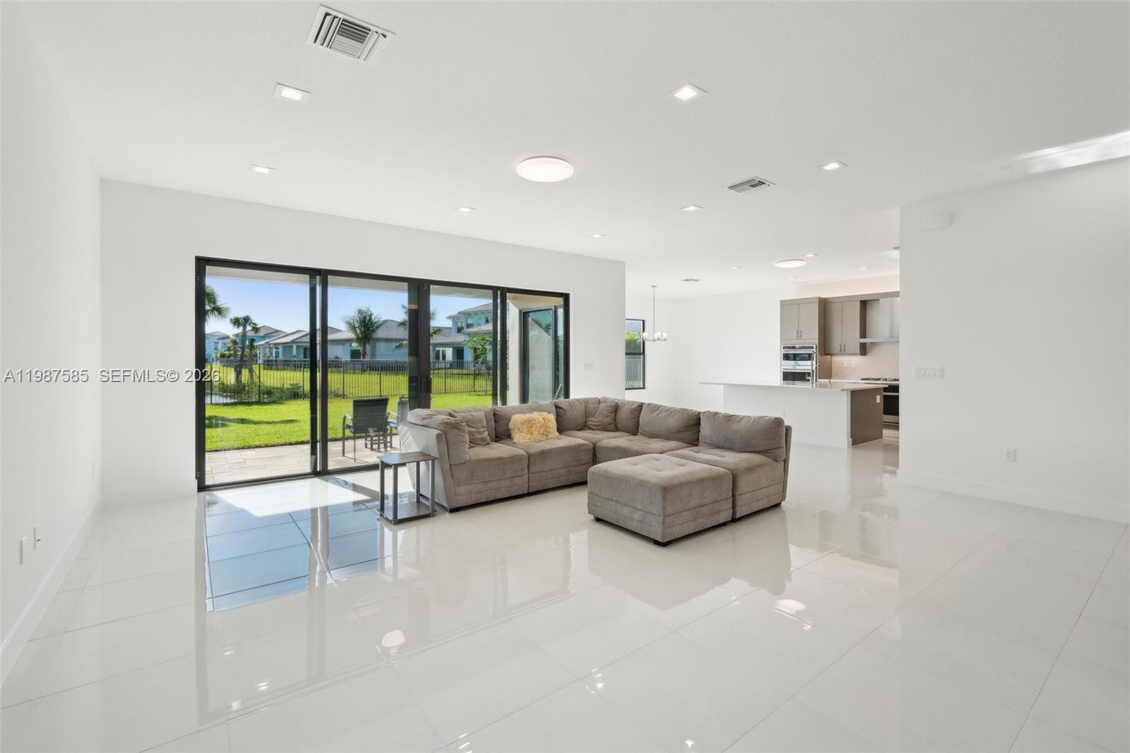 AVENIR POD - Residential Lease