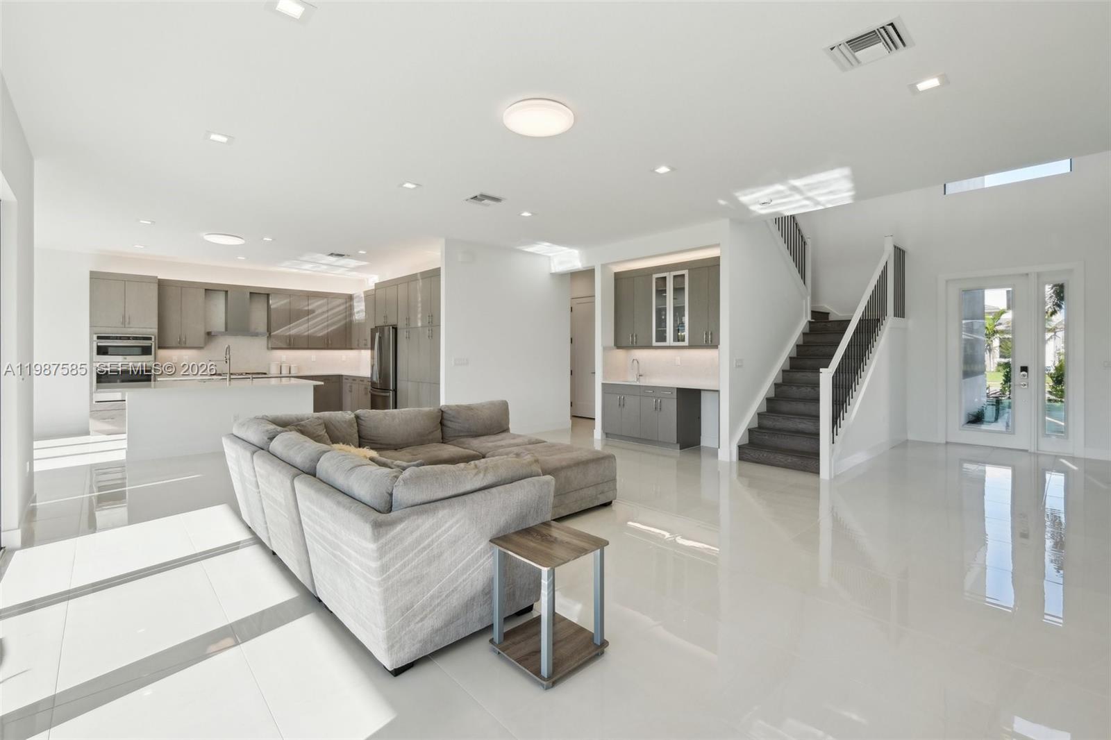 AVENIR POD - Residential Lease