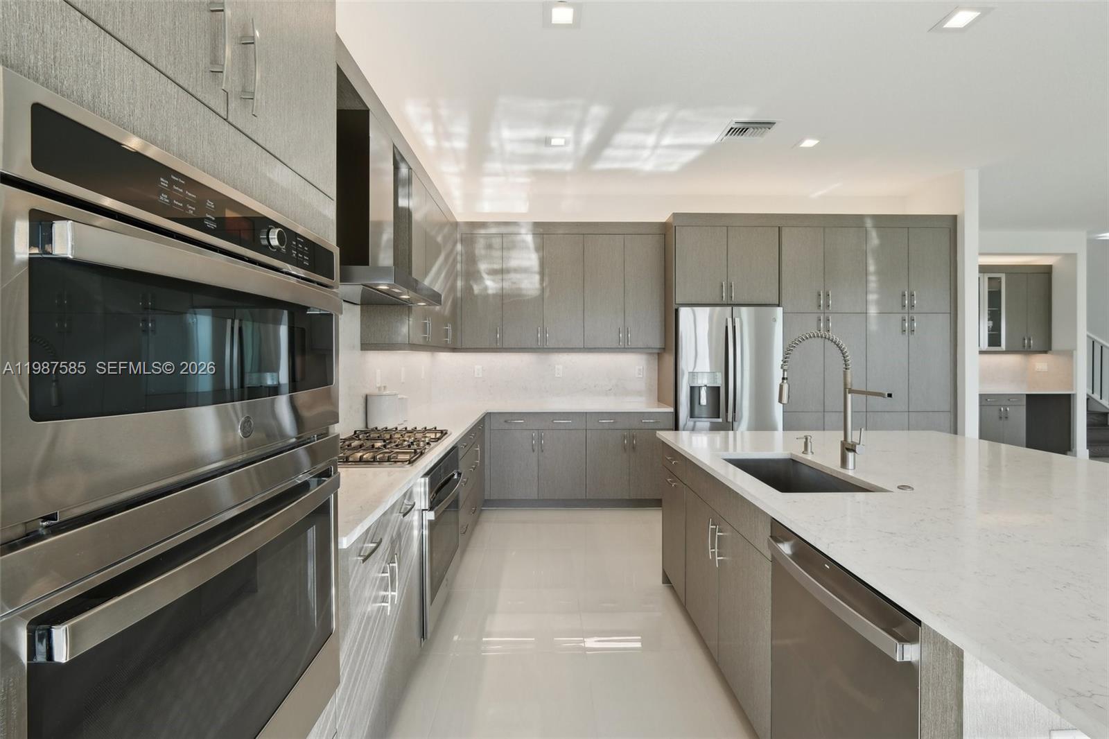 AVENIR POD - Residential Lease