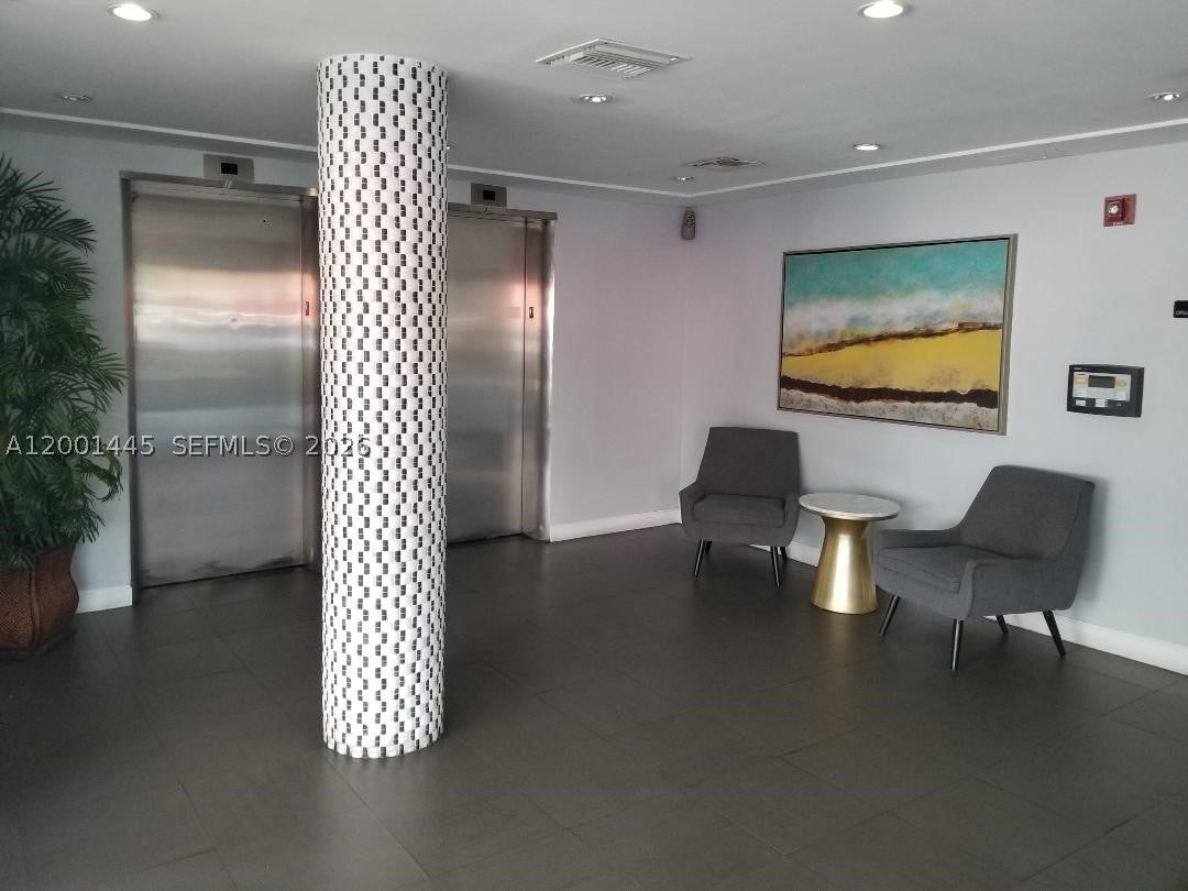 1300 Lincoln Rd A301