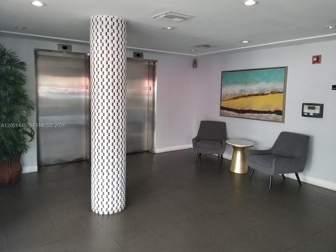 1300 Lincoln Rd A301