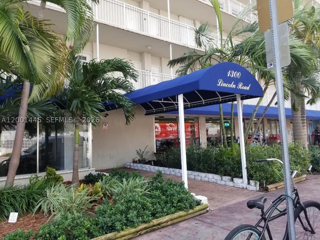 1300 Lincoln Rd A301