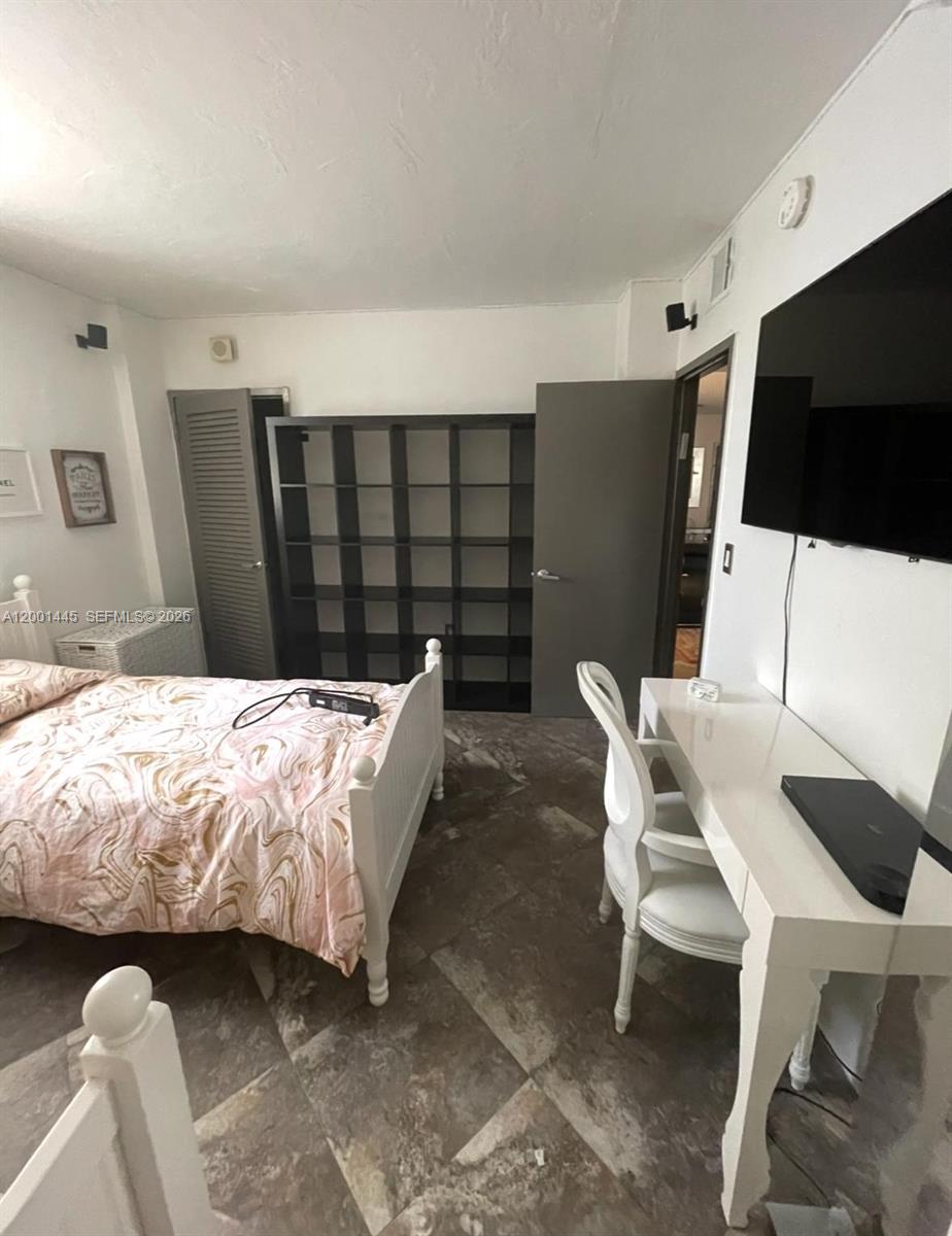 Lincoln Towers Condominium - Residential