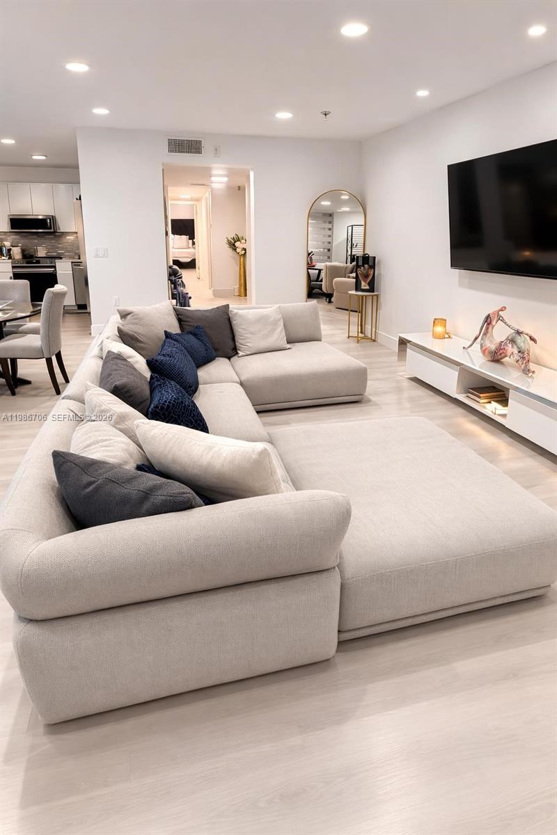 CEDAR GLENN CONDO APTS EA - Residential