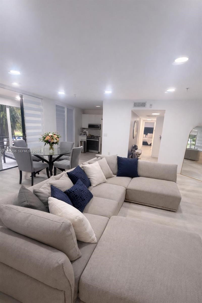 CEDAR GLENN CONDO APTS EA - Residential