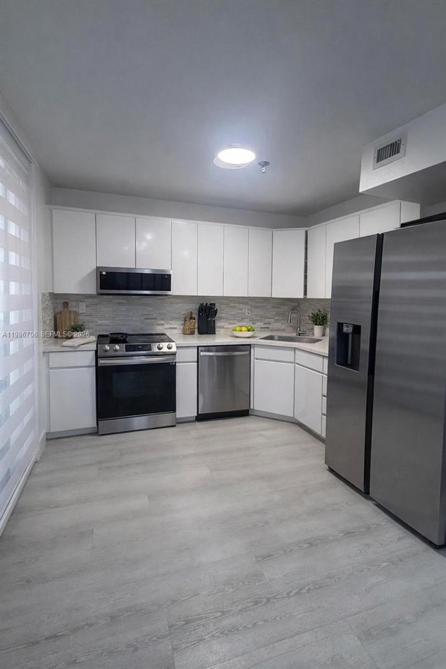 BEAUTIFULLY REMODELED 2-BEDROOM, 2-BATHROOM APARTMENT OFFERING MODERN FINISHES AND A BRIGHT, OPEN LAYOUT. THIS MOVE-IN-READY UNIT FEATURES AN UPDATED KITCHEN, STYLISH BATHROOMS, AND SPACIOUS LIVING AREAS DESIGNED FOR COMFORT AND CONVENIENCE. IDEALLY LOCATED JUST MINUTES FROM AVENTURA MALL, MIAMI INTERNATIONAL AIRPORT, AND FORT LAUDERDALE-HOLLYWOOD INTERNATIONAL AIRPORT, PROVIDING EASY ACCESS TO TOP SHOPPING,DINING, AND TRAVEL. PERFECT FOR END-USERS OR INVESTOR SEEKING A PRIME LOCATION WITH STRONG APPEAL