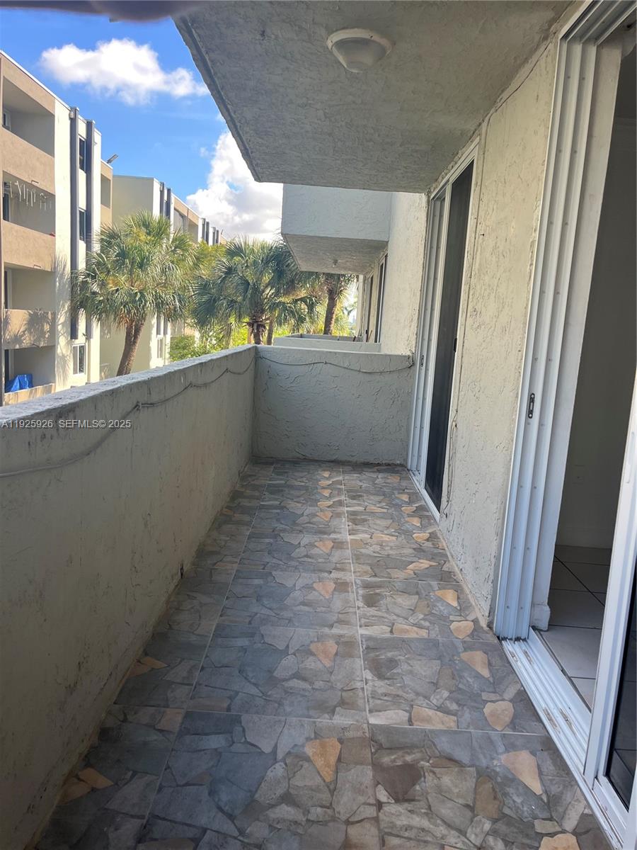 Samari Lake East Condo - Residential