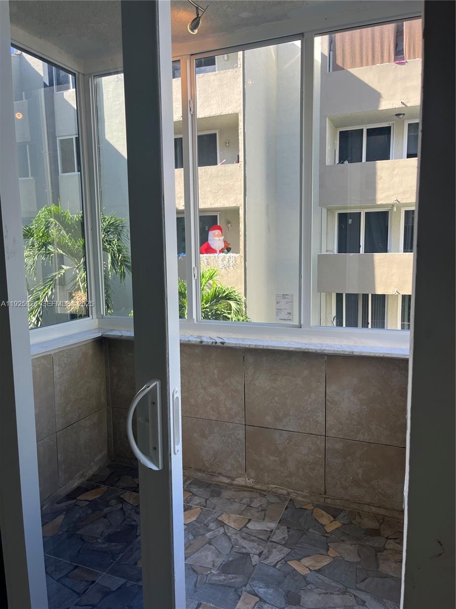 Samari Lake East Condo - Residential