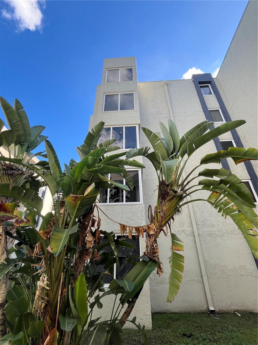 Samari Lake East Condo - Residential