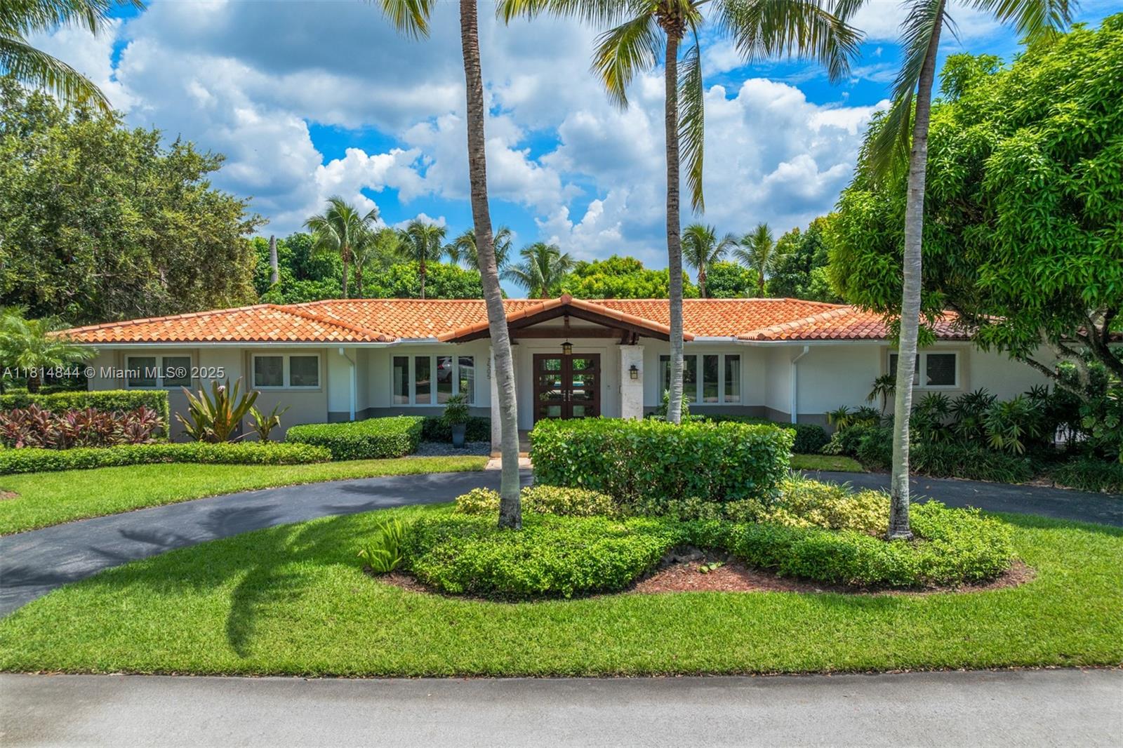 Property for Sale at 7505 Sw 129 St, Pinecrest, Miami-Dade County, Florida - Bedrooms: 4 
Bathrooms: 4  - $2,695,000
