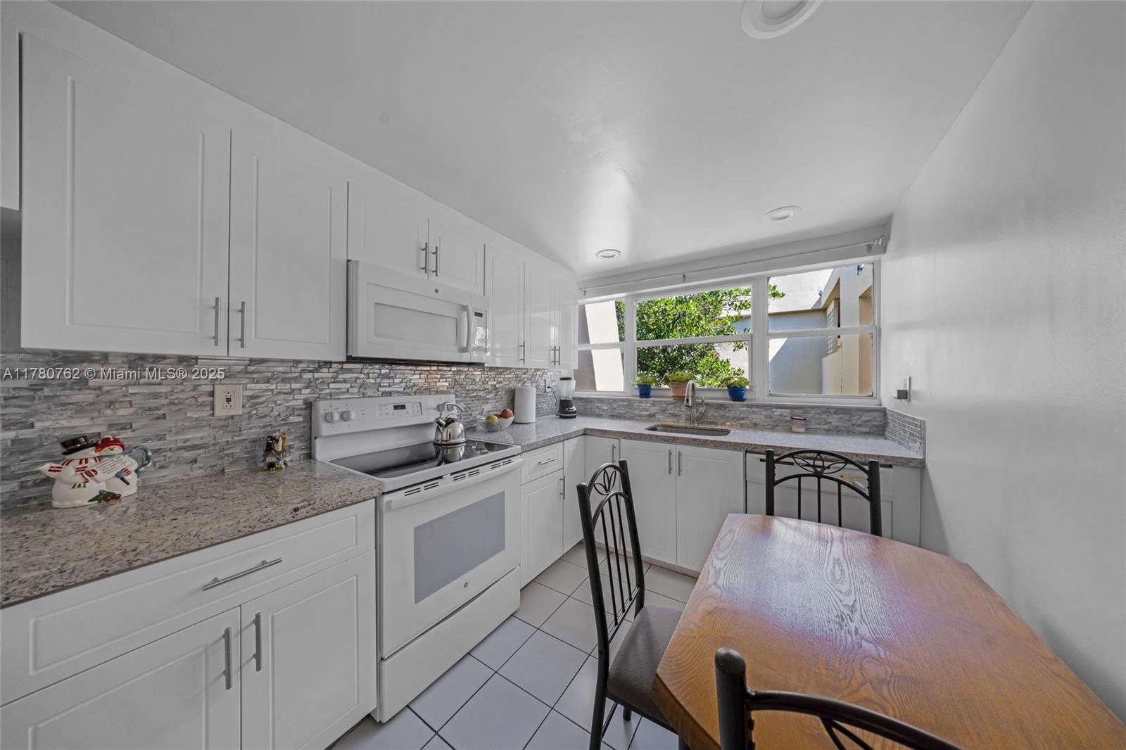 LAKE PARK CONDO NO 1 - BL - Residential