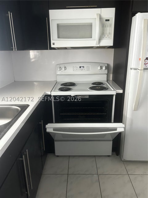 Tiny photo for 2230 Jackson St #1W, Hollywood, FL 33020 (MLS # A12042172)