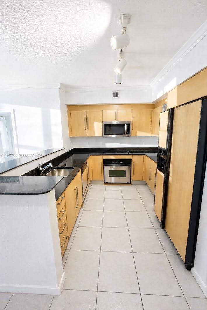 325 S Biscayne Blvd 2215