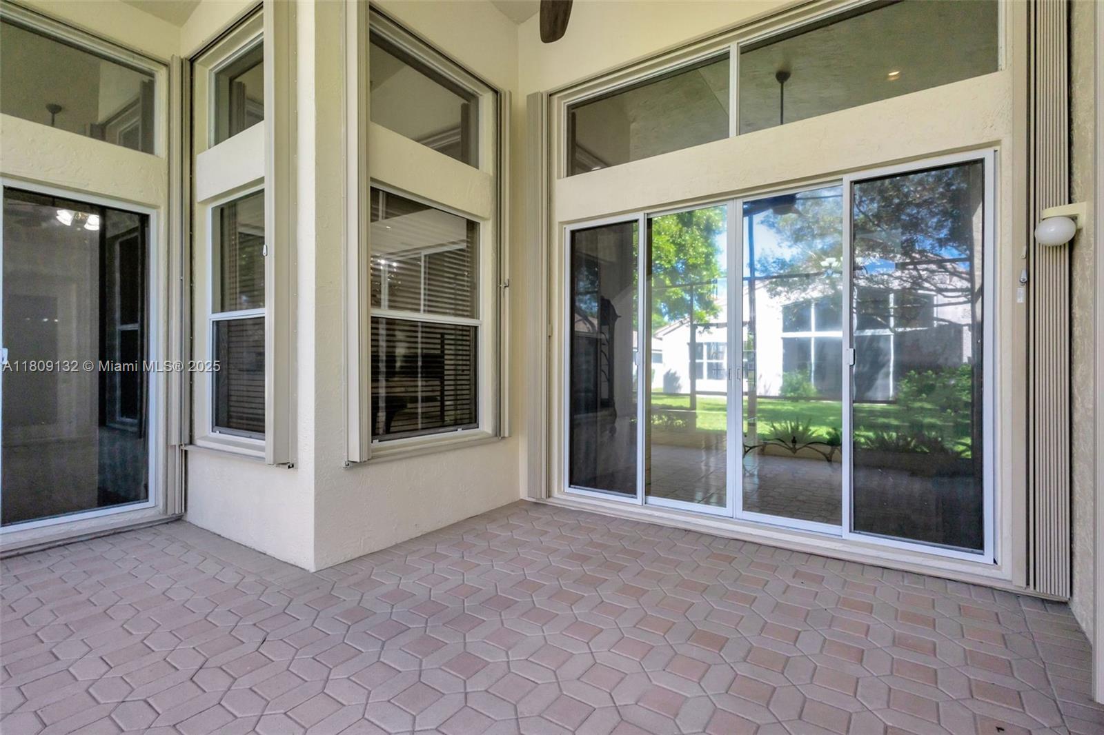 VALENCIA LAKES 1 - Residential