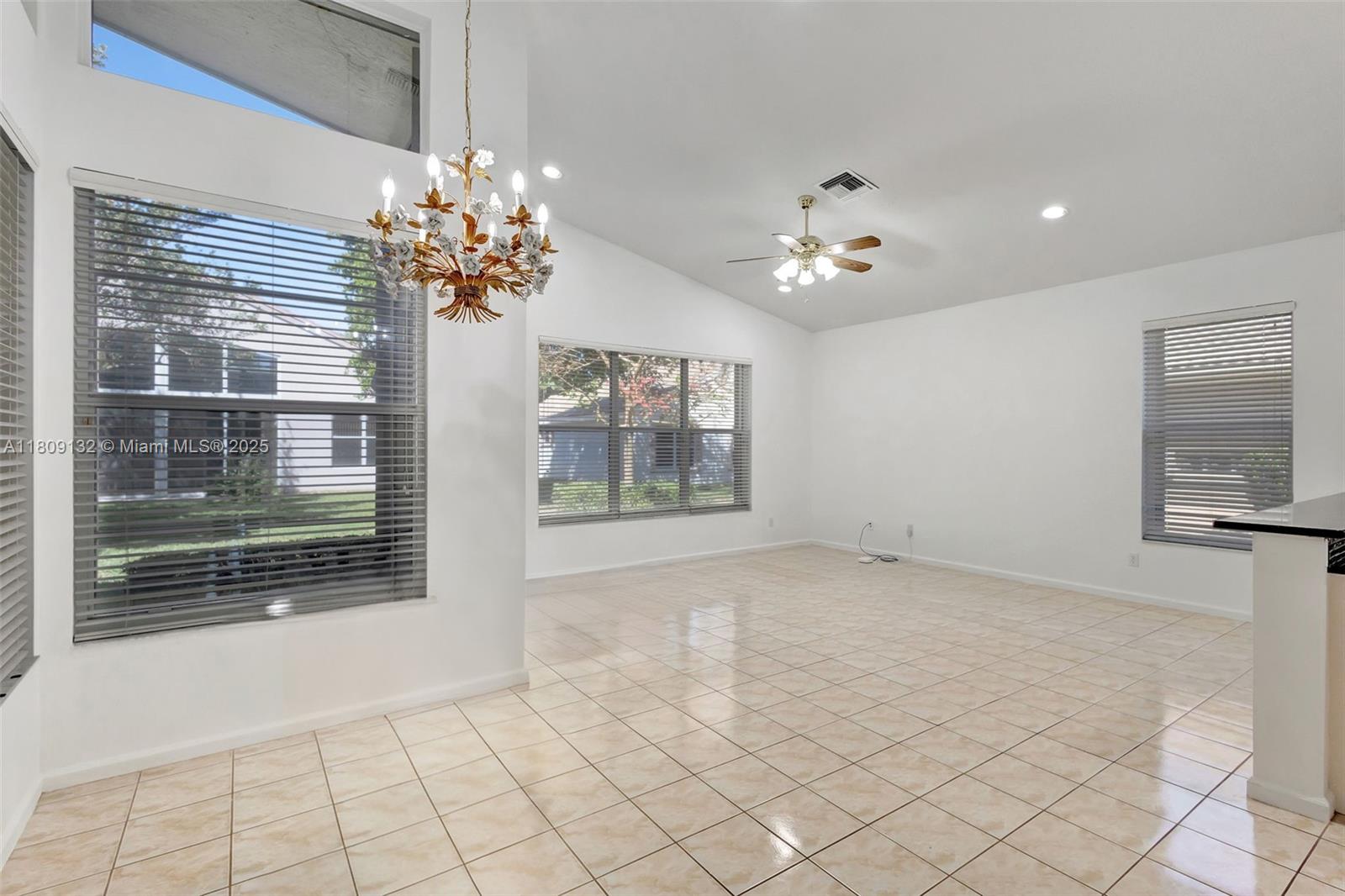 VALENCIA LAKES 1 - Residential