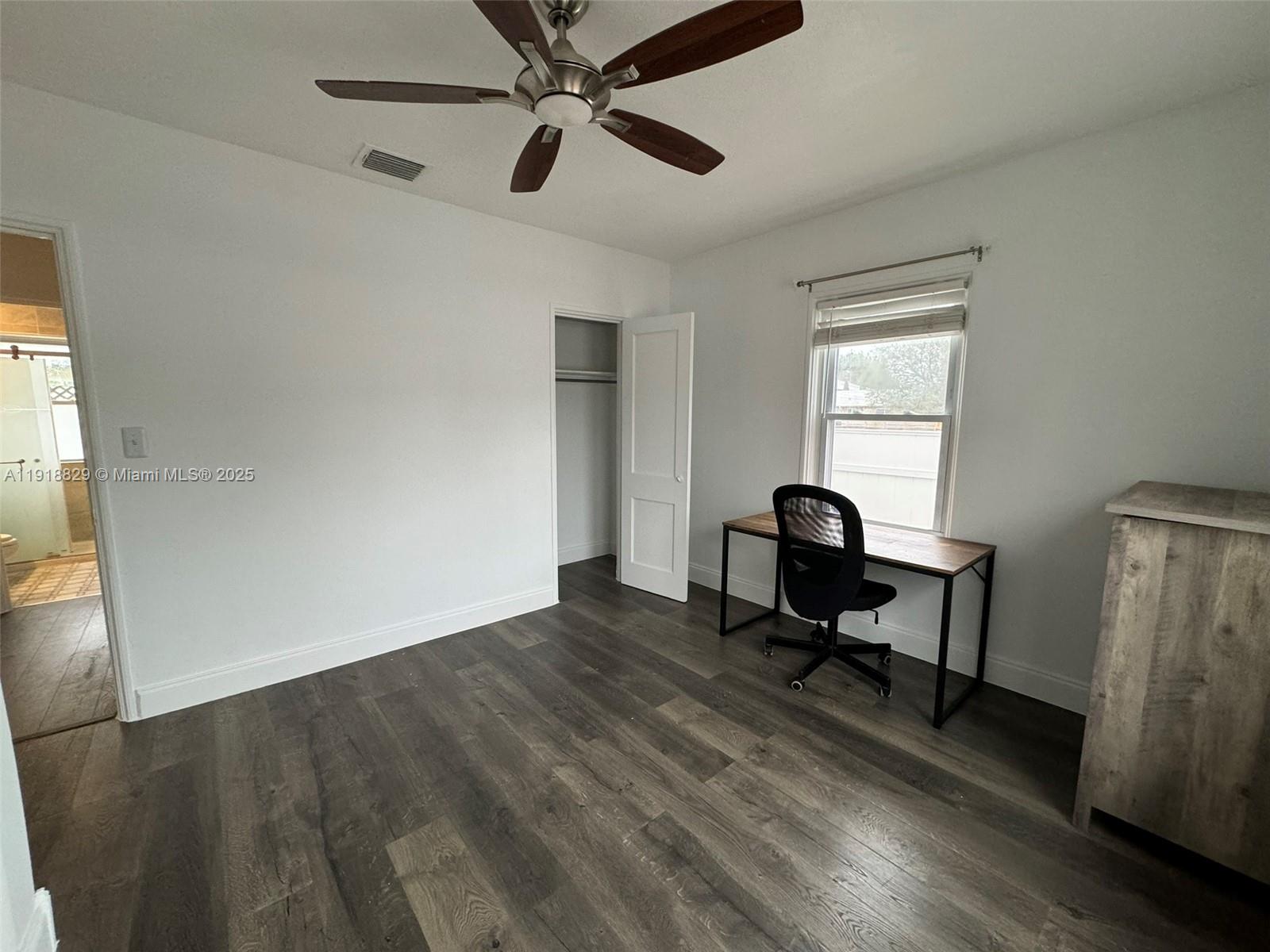 HOLLYWOOD LITTLE RANCHES - Residential Lease